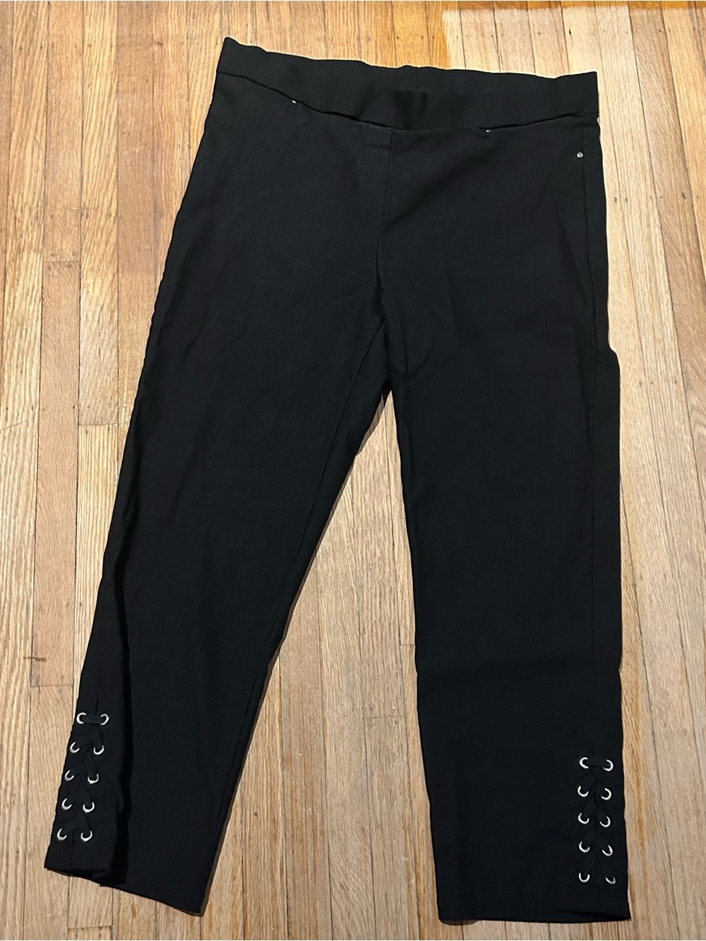 Vintage black studio point capri pants with lace up details on legs size Large